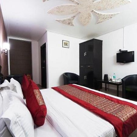 Airport Hotel Green Heights Нью-Дели Экстерьер фото