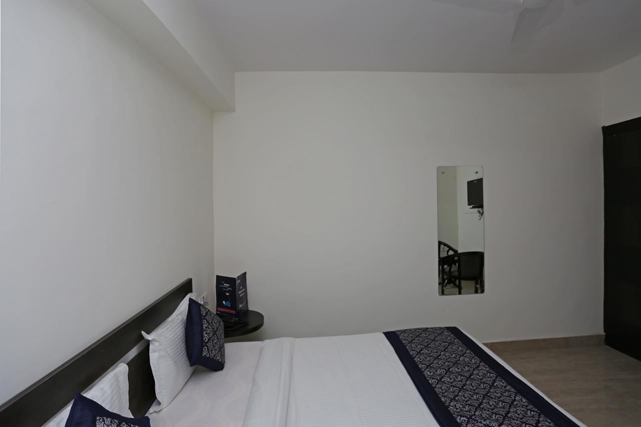 Airport Hotel Green Heights Нью-Дели Экстерьер фото