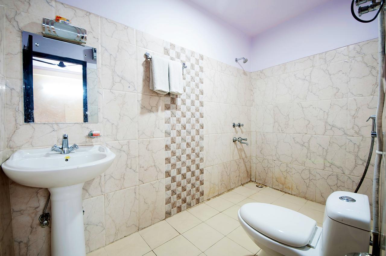 Airport Hotel Green Heights Нью-Дели Экстерьер фото