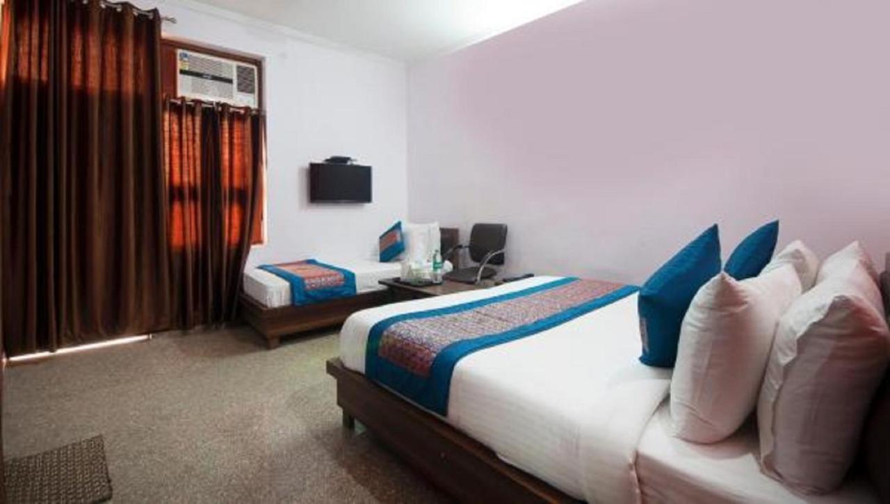 Airport Hotel Green Heights Нью-Дели Экстерьер фото